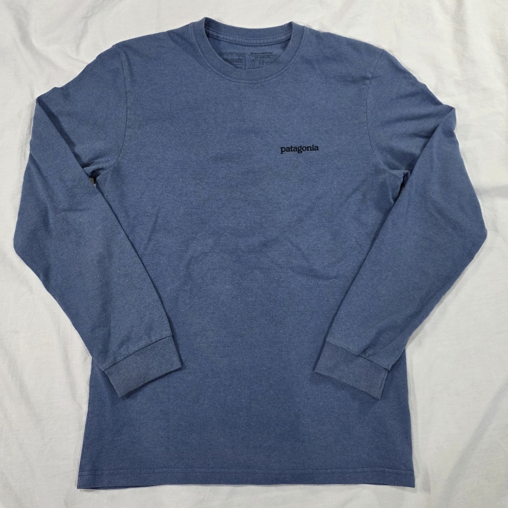 Patagonia Classic Regular Fit Long Sleeve Graphic Responsibili-Tee in Blue. XS